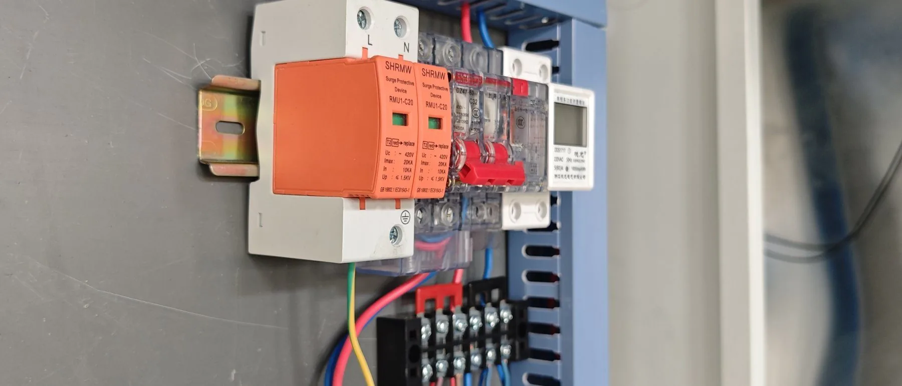 Leakage protection breaker ensures electrical safety in wet environments